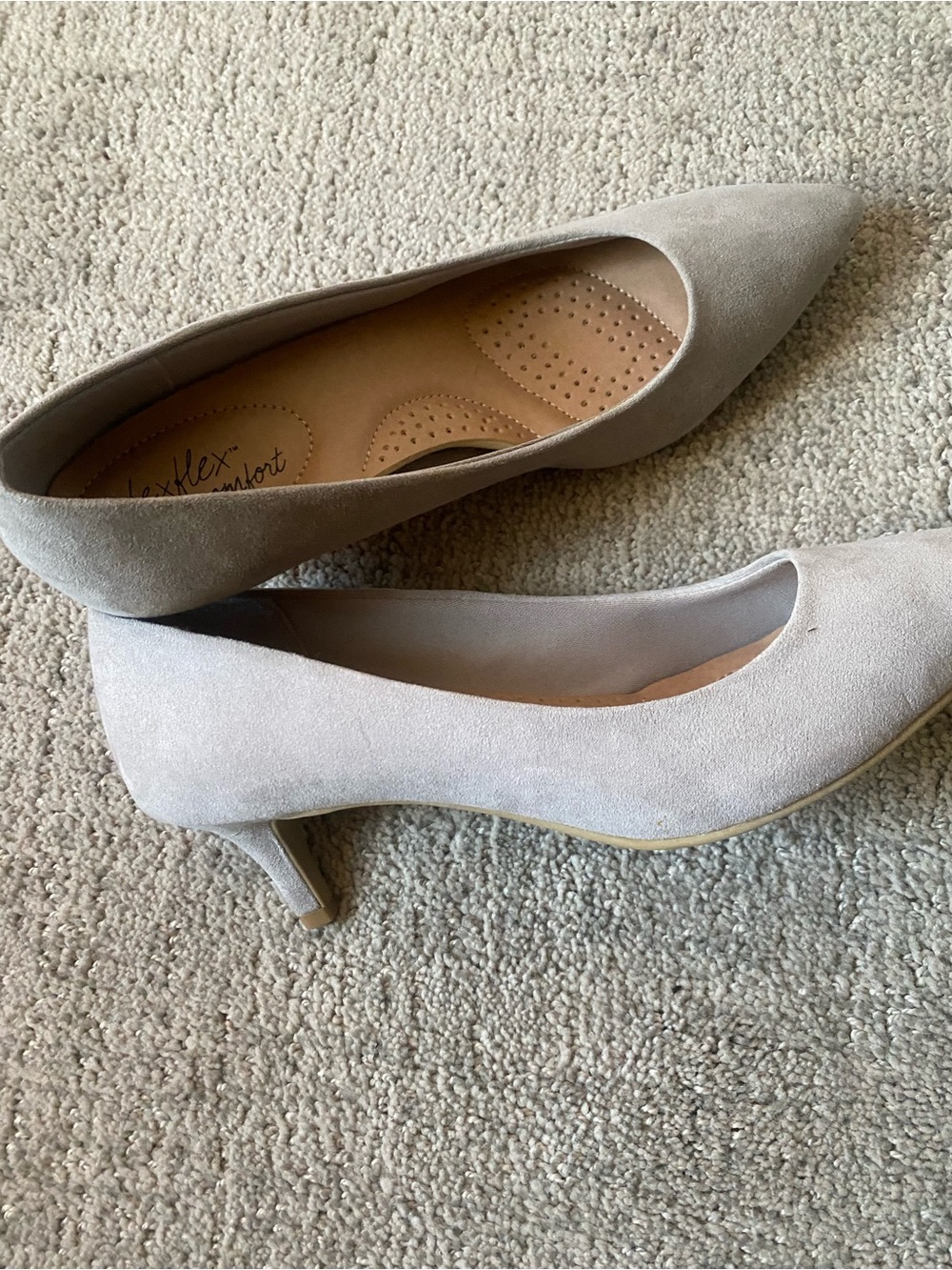 dexflex comfort Gray Pointed-Toe Kitten Heels